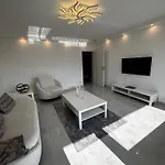 Luxus Apartment In Duesseldorf Rheinblick