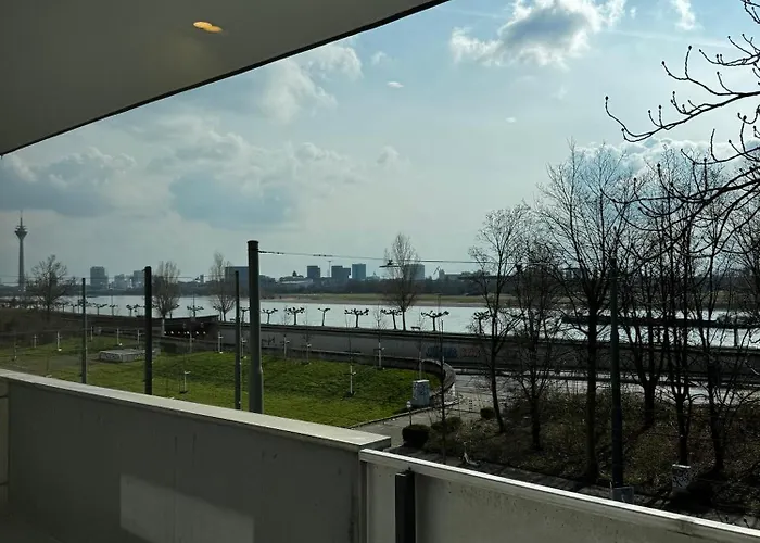 Luxus Apartment In Duesseldorf Rheinblick